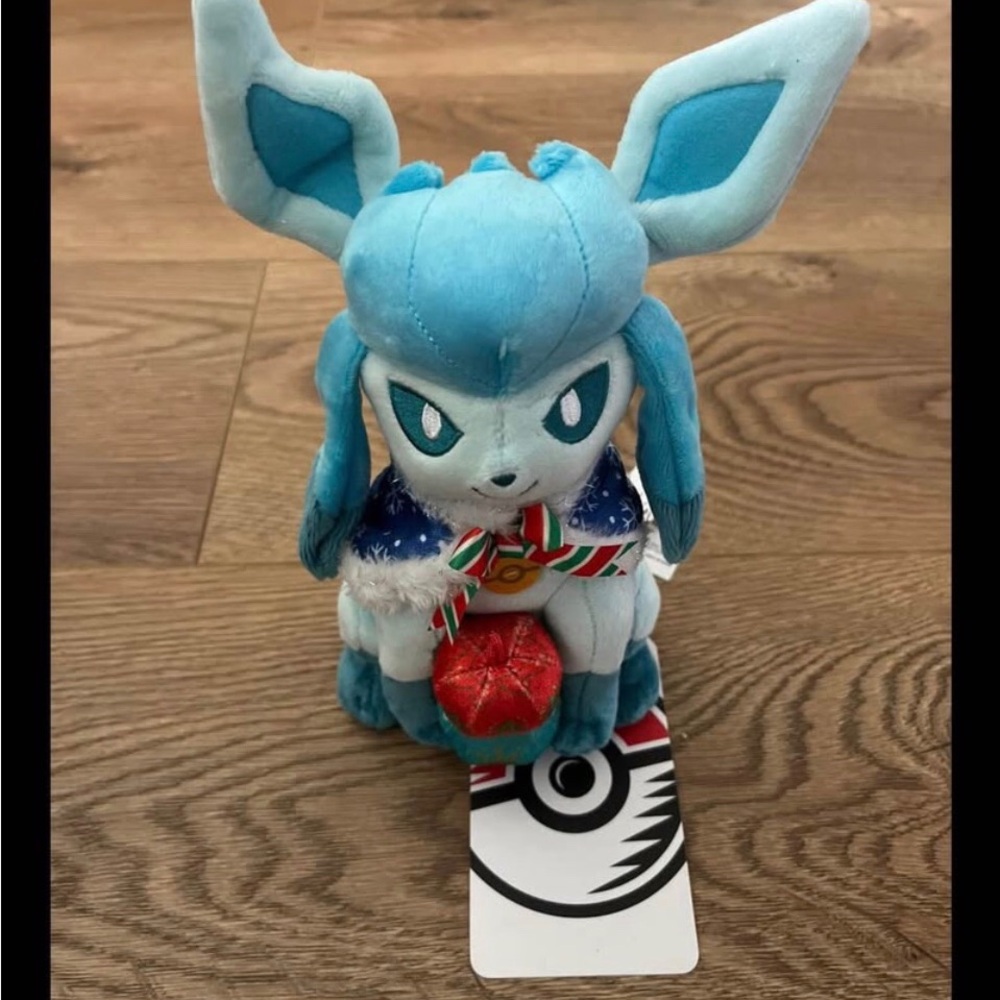 Glaceon Pokémon Undersea Holiday Plush - 8 ¾ In.